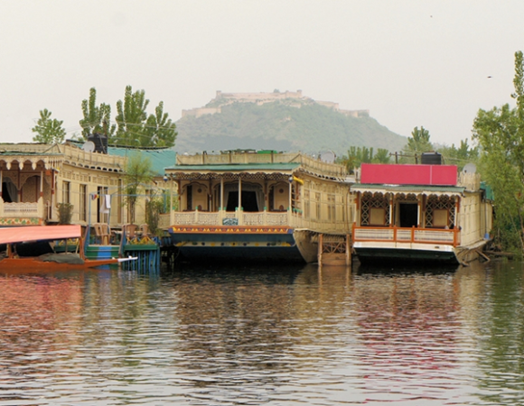 KASHMIR HOUSEBOAT TOUR PACKAGE ( 4 NIGHTS & 5 DAYS )