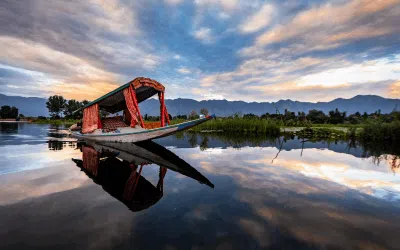 Choose-Kashmir-for-Pre-Wedding-Shoots-Kashmirhills.com-4.png