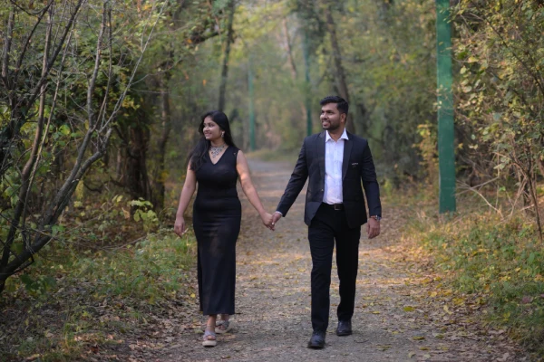 Pre-Wedding-Photography-in-Kashmirhills.com_