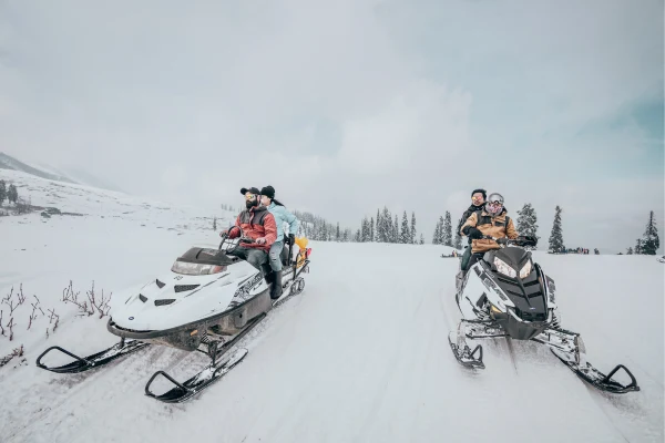Skiing-Adventure-in-Gulmarg-Kashmirhills.com_